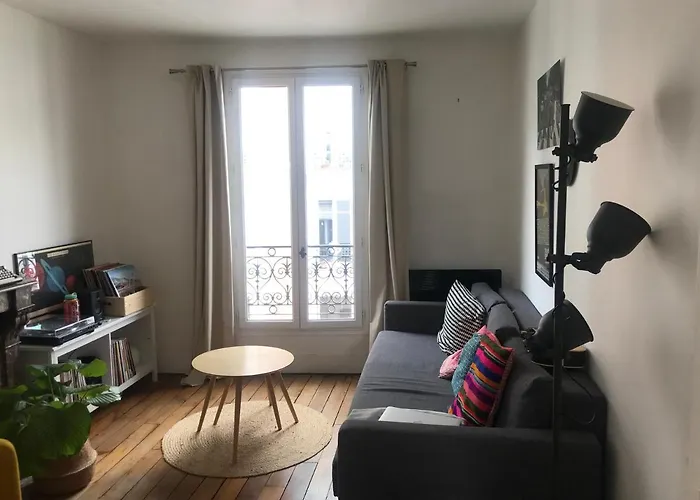 Charming Apartment In Montmartre